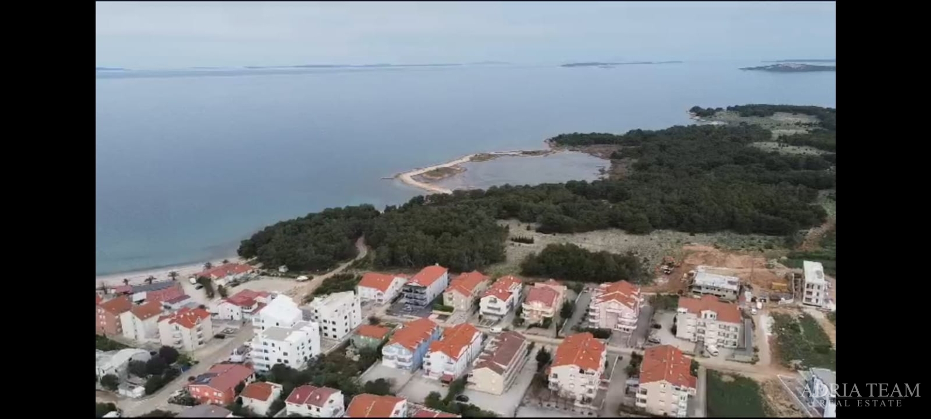 APARTMENTS IN A RESIDENTIAL BUILDING IN NEW CONSTRUCTION, 270 m FROM THE SEA - POVLJANA, PAG