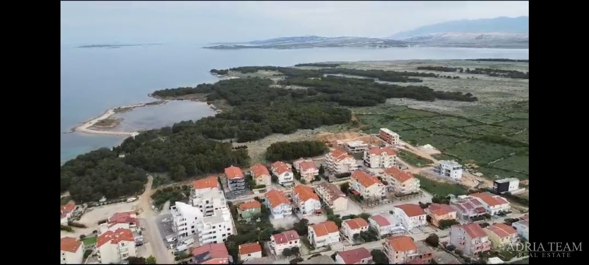 APARTMENTS IN A RESIDENTIAL BUILDING IN NEW CONSTRUCTION, 270 m FROM THE SEA - POVLJANA, PAG