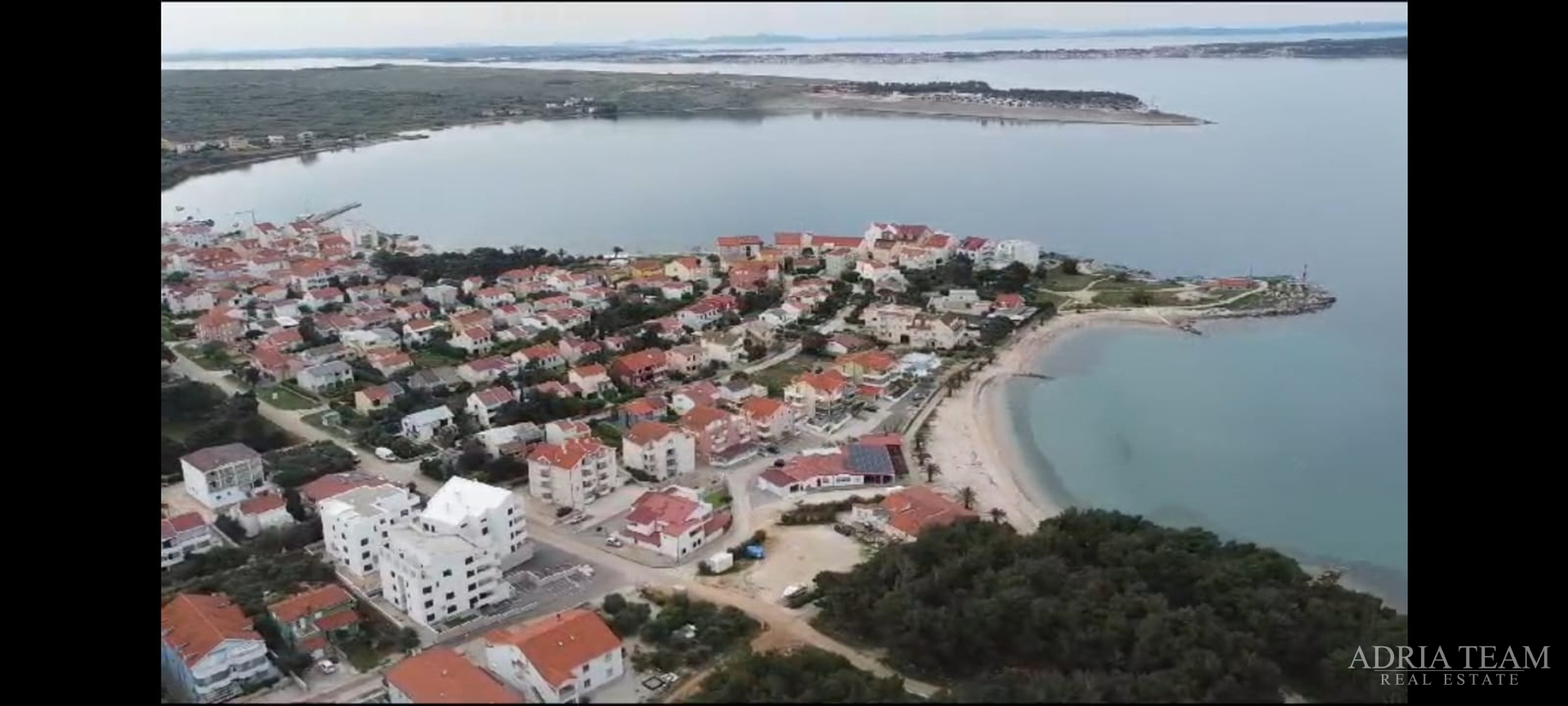 APARTMENTS IN A RESIDENTIAL BUILDING IN NEW CONSTRUCTION, 270 m FROM THE SEA - POVLJANA, PAG