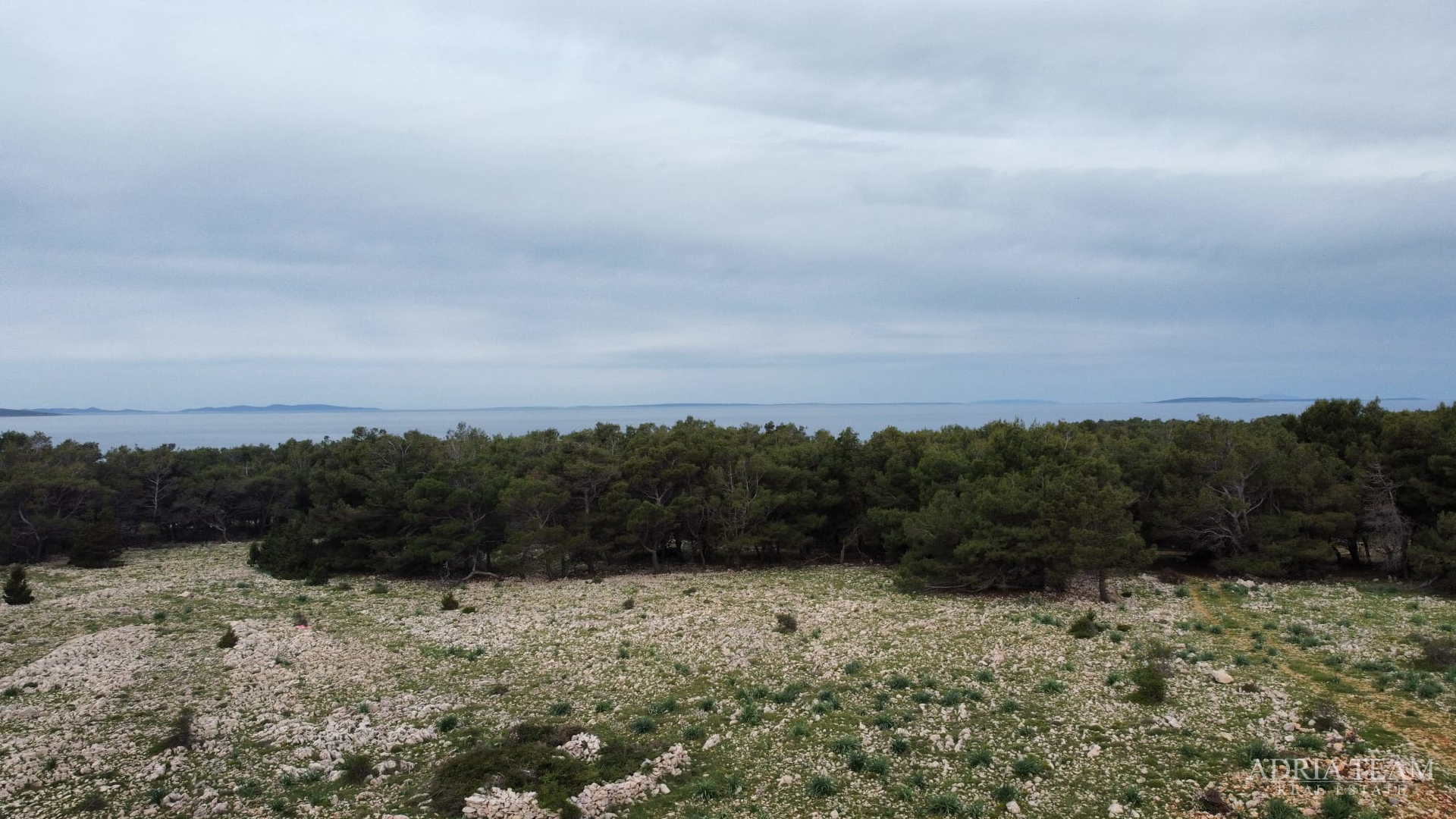 APARTMENTS IN A RESIDENTIAL BUILDING IN NEW CONSTRUCTION, 270 m FROM THE SEA - POVLJANA, PAG