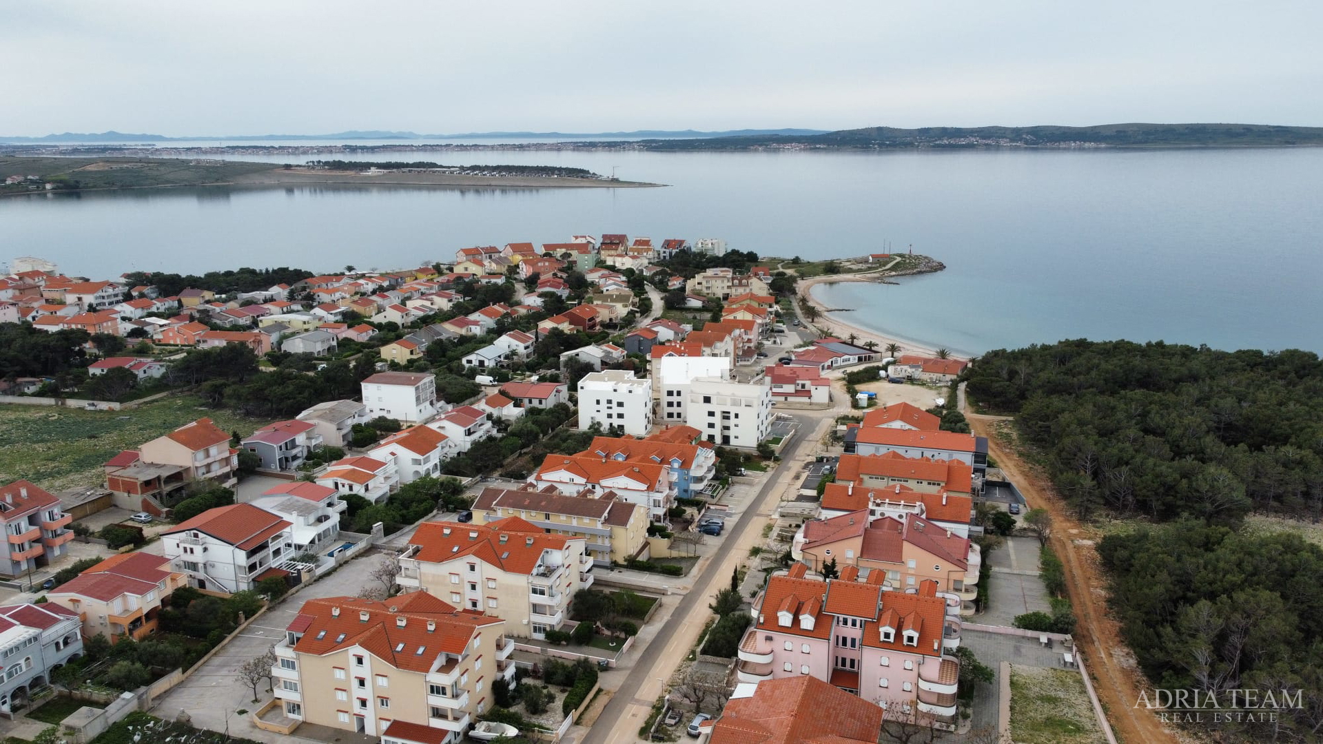 APARTMENTS IN A RESIDENTIAL BUILDING IN NEW CONSTRUCTION, 270 m FROM THE SEA - POVLJANA, PAG