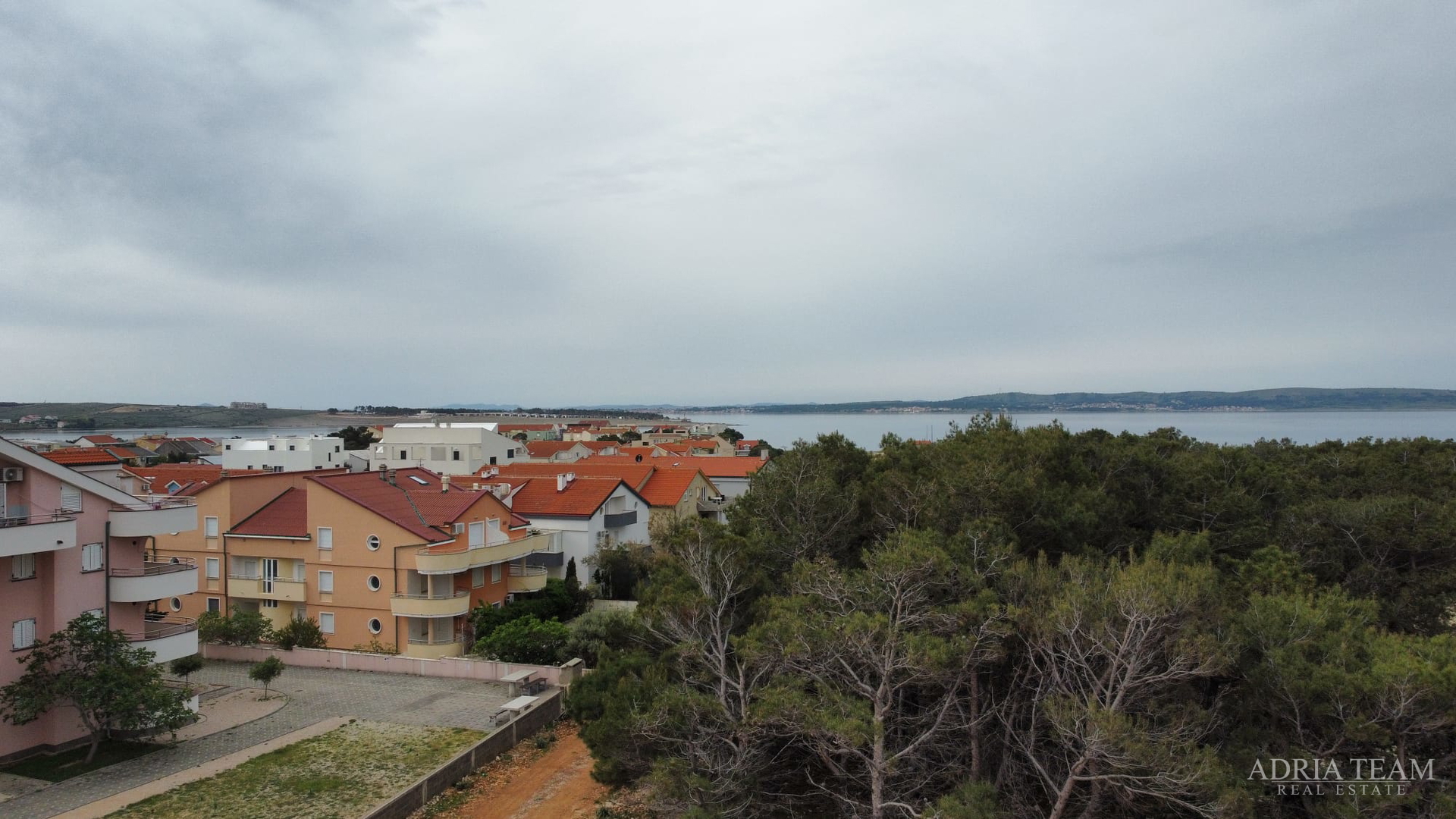 APARTMENTS IN A RESIDENTIAL BUILDING IN NEW CONSTRUCTION, 270 m FROM THE SEA - POVLJANA, PAG