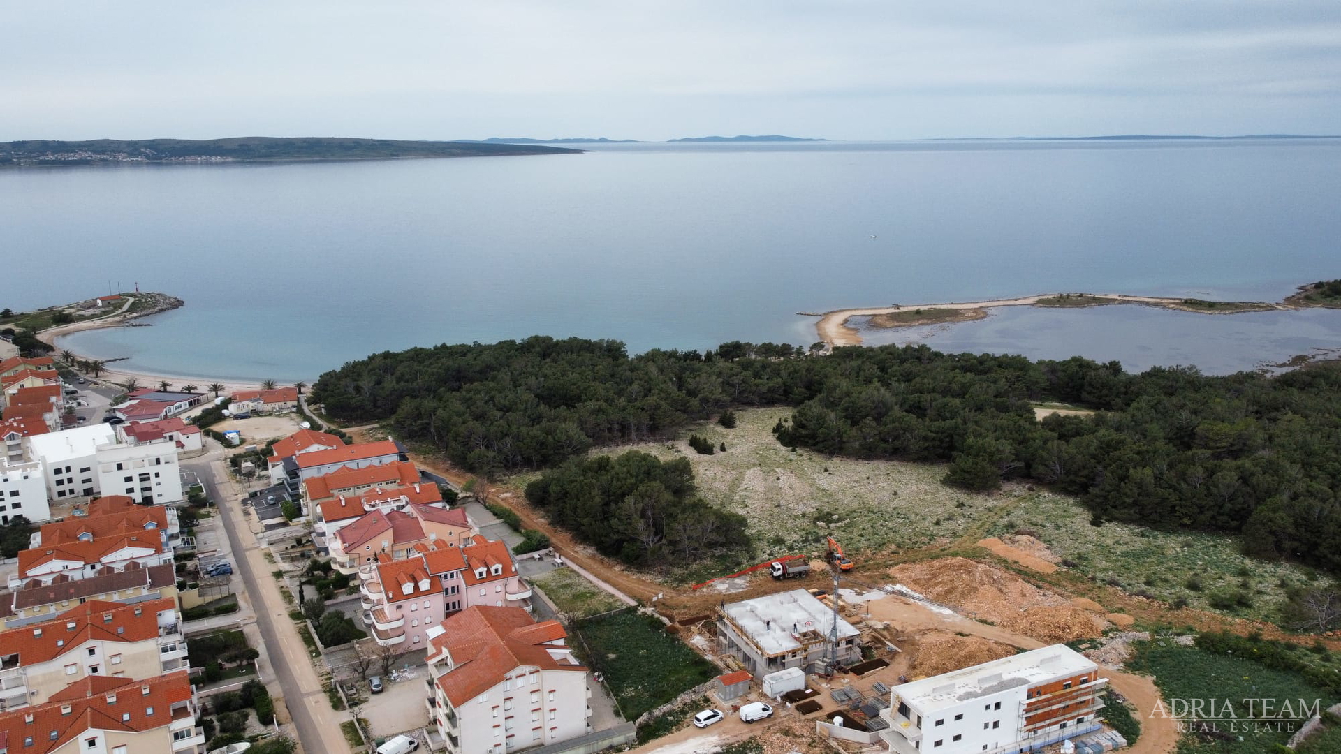 APARTMENTS IN A RESIDENTIAL BUILDING IN NEW CONSTRUCTION, 270 m FROM THE SEA - POVLJANA, PAG