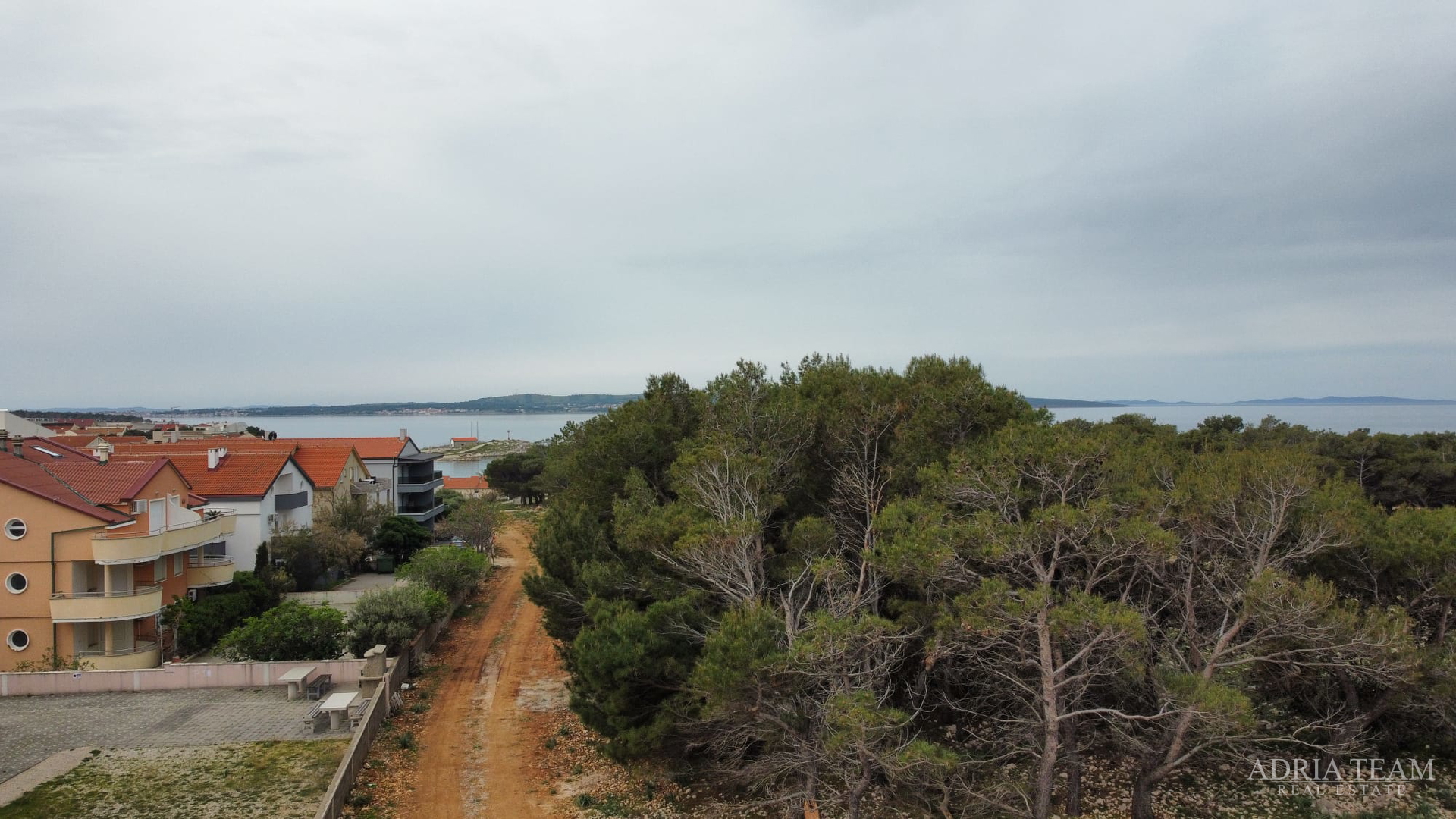 APARTMENTS IN A RESIDENTIAL BUILDING IN NEW CONSTRUCTION, 270 m FROM THE SEA - POVLJANA, PAG