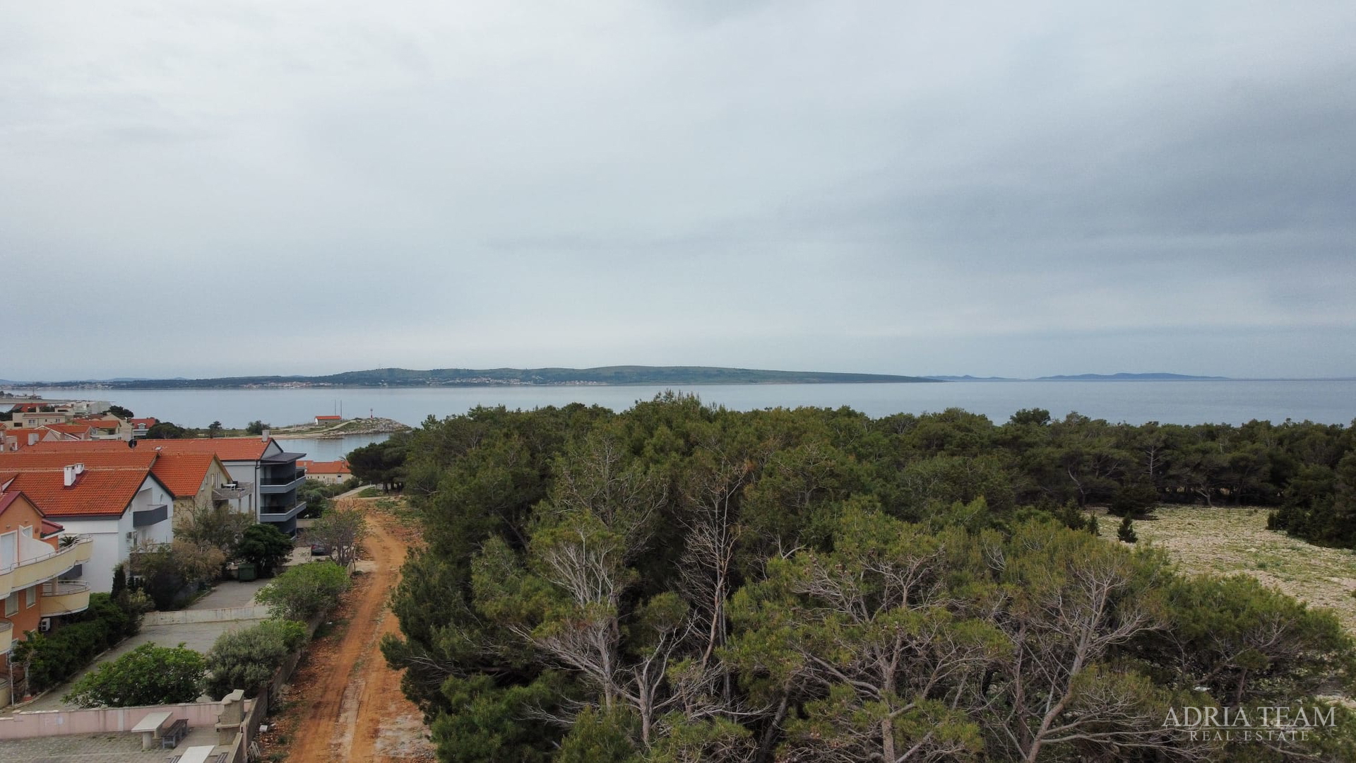 APARTMENTS IN A RESIDENTIAL BUILDING IN NEW CONSTRUCTION, 270 m FROM THE SEA - POVLJANA, PAG