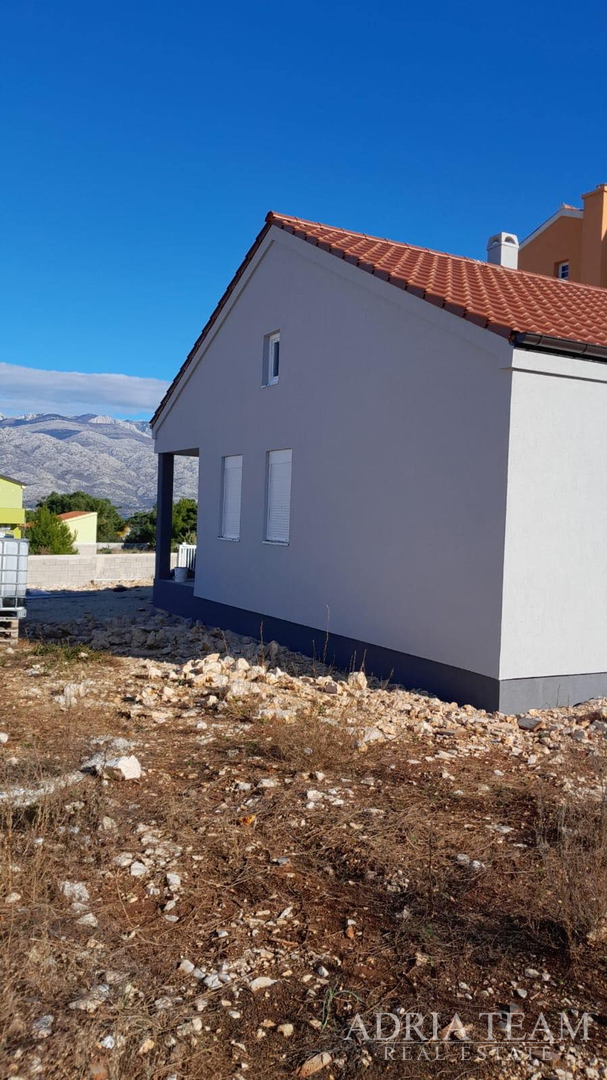 KUĆA U NOVOGRADNJI - RAŽANAC