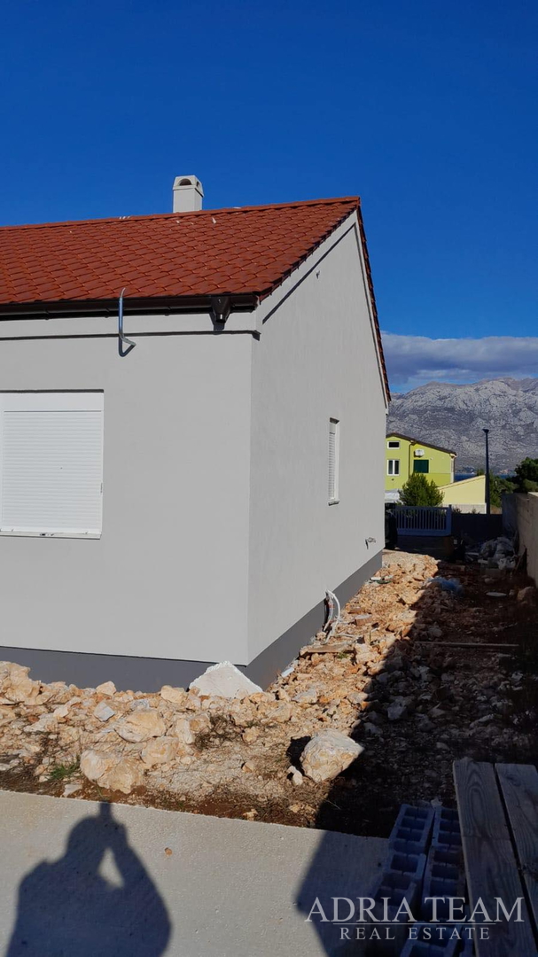 KUĆA U NOVOGRADNJI - RAŽANAC