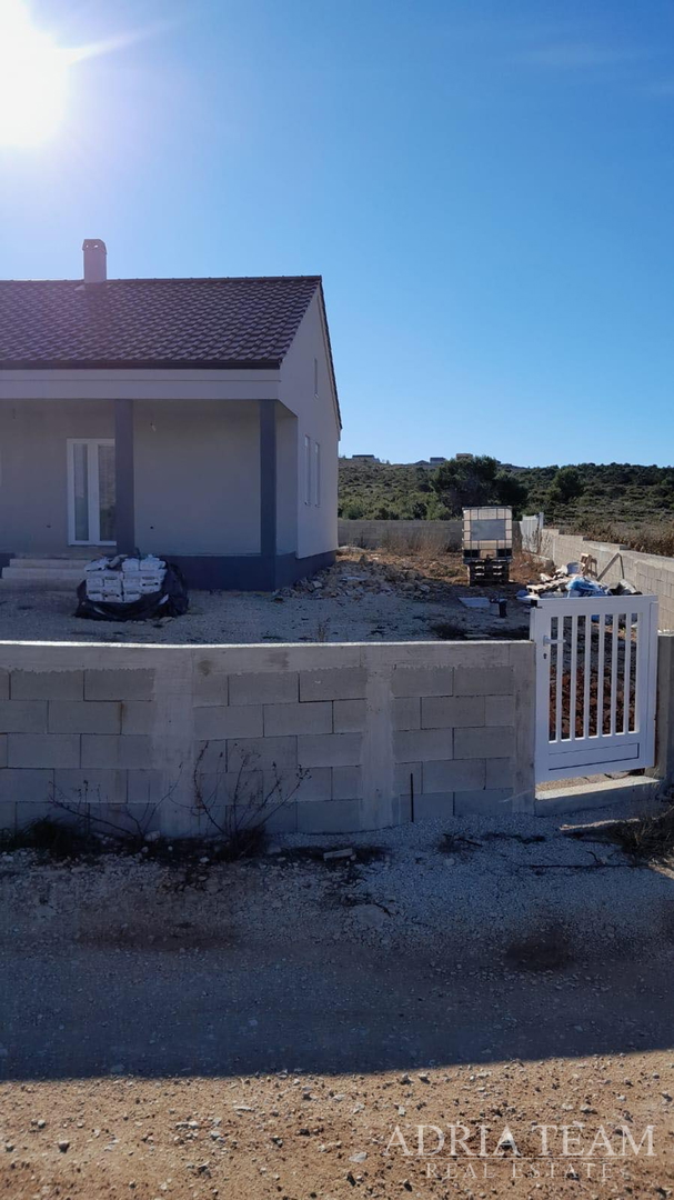 KUĆA U NOVOGRADNJI - RAŽANAC