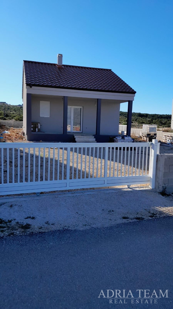 KUĆA U NOVOGRADNJI - RAŽANAC