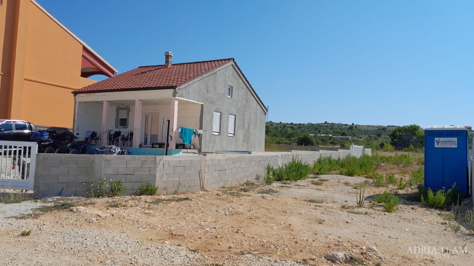 KUĆA U NOVOGRADNJI - RAŽANAC