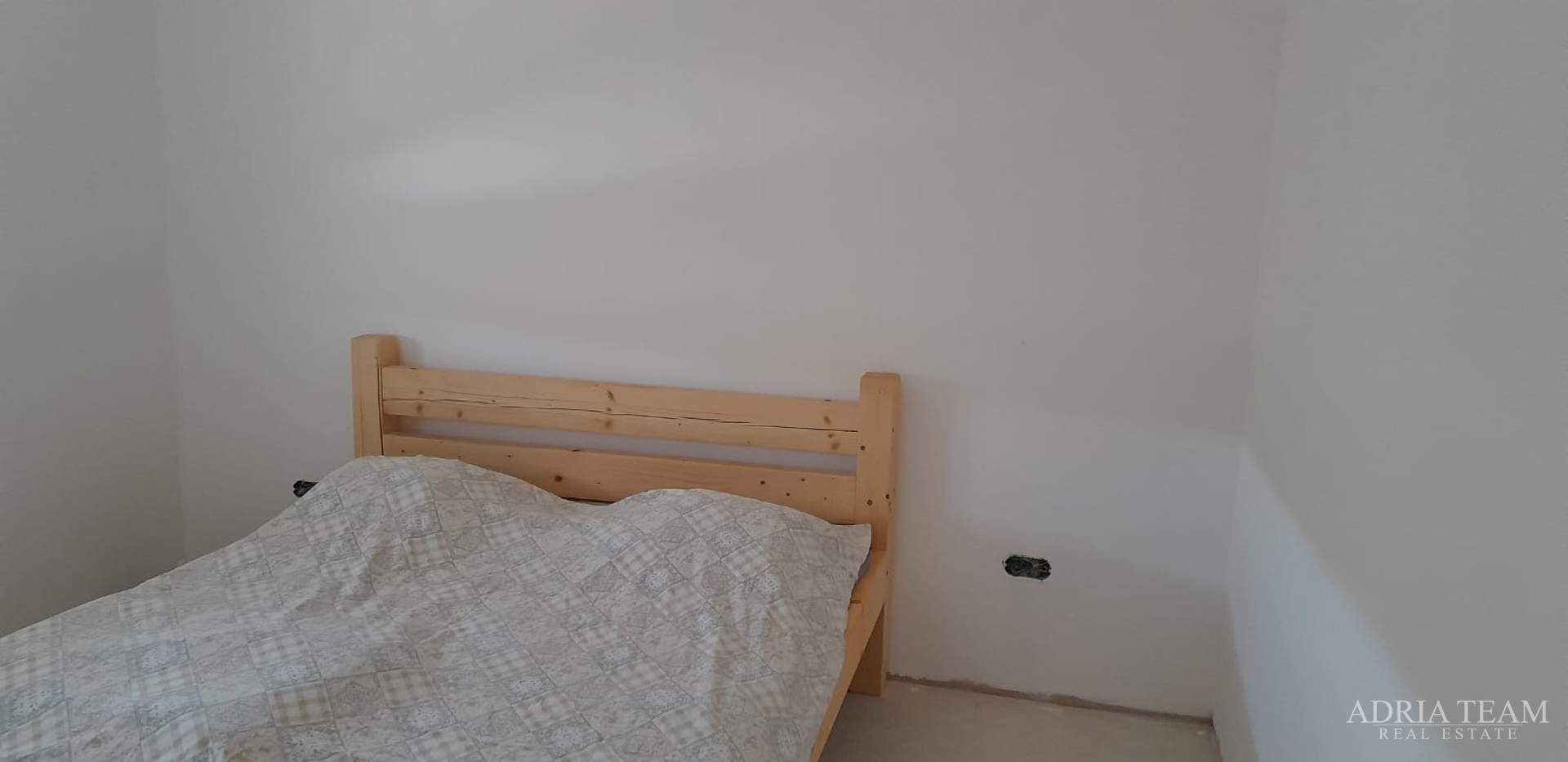 KUĆA U NOVOGRADNJI - RAŽANAC