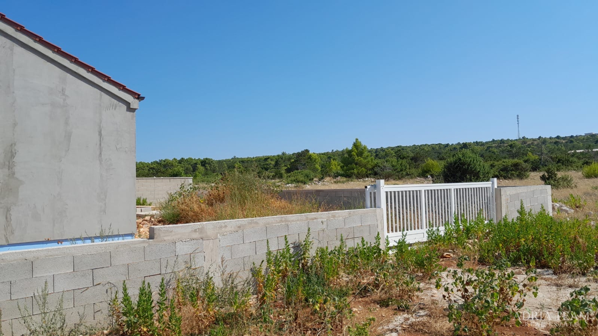 KUĆA U NOVOGRADNJI - RAŽANAC