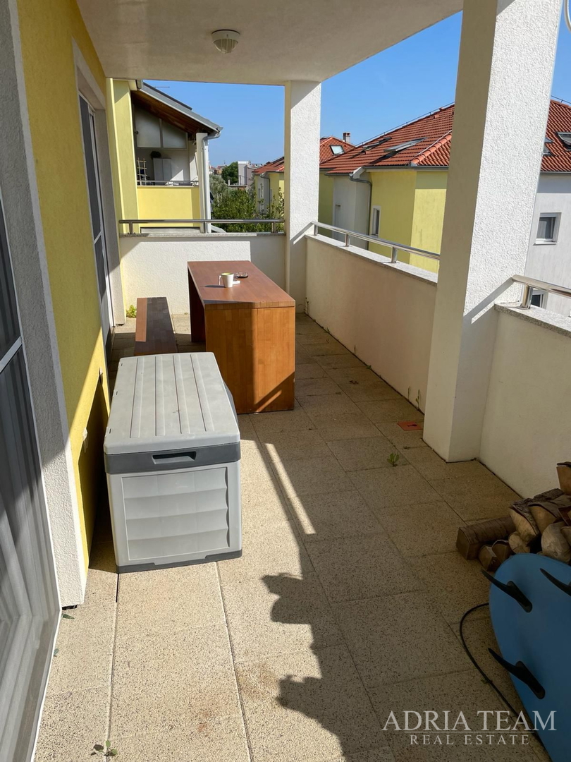 TROSOBNI STAN U BLIZINI SVIH SADRŽAJA ZA ŽIVOT - PLOVANIJA, ZADAR