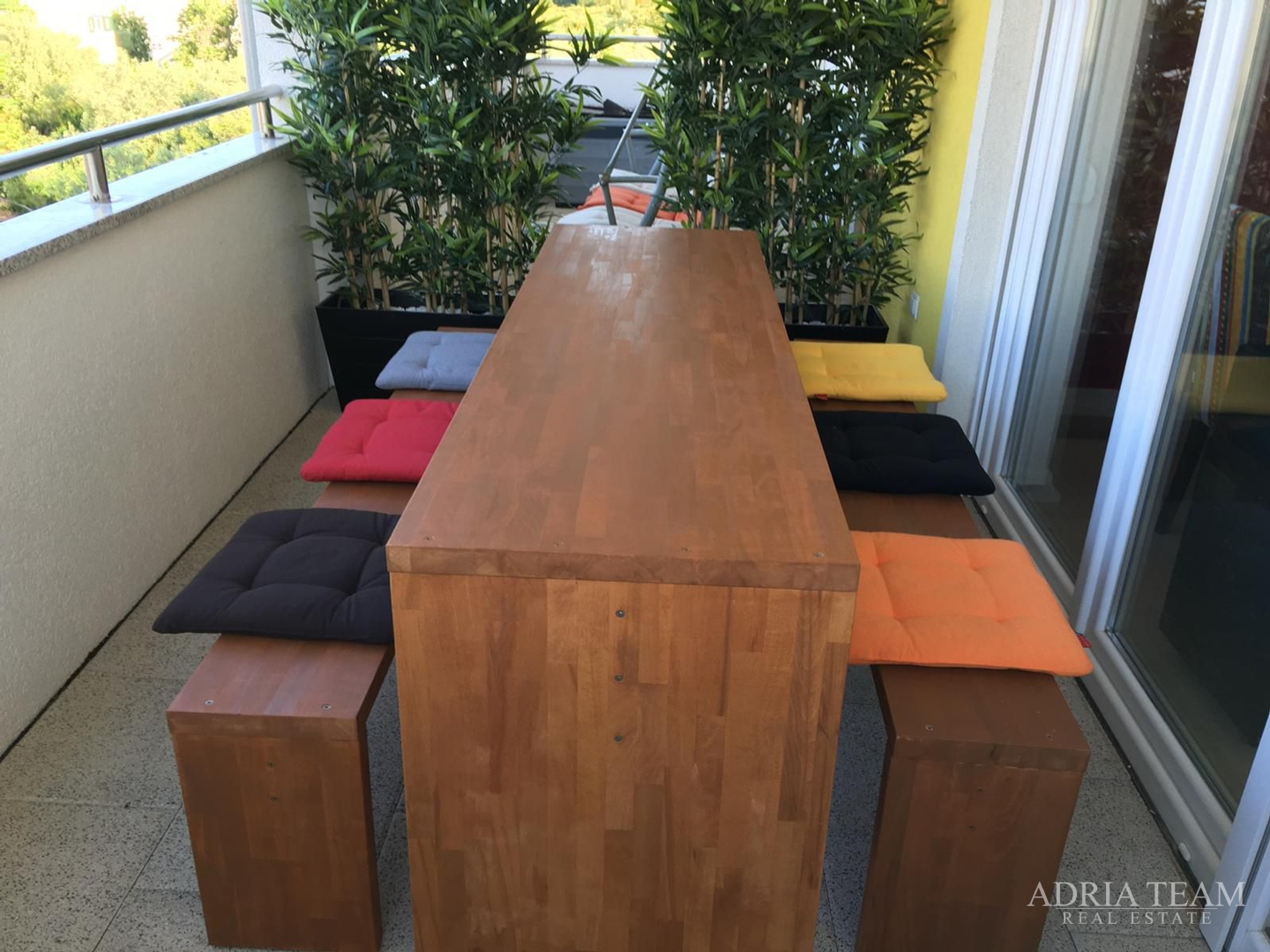 TROSOBNI STAN U BLIZINI SVIH SADRŽAJA ZA ŽIVOT - PLOVANIJA, ZADAR