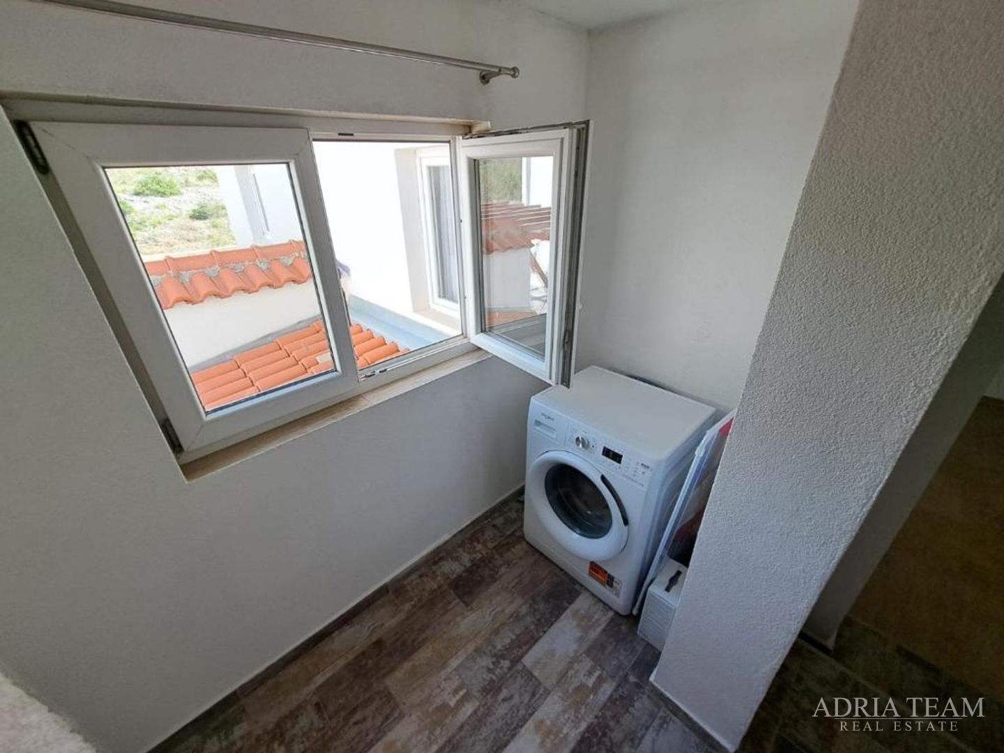 TROSOBNI APARTMAN S POGLEDOM NA MORE - MASLENICA