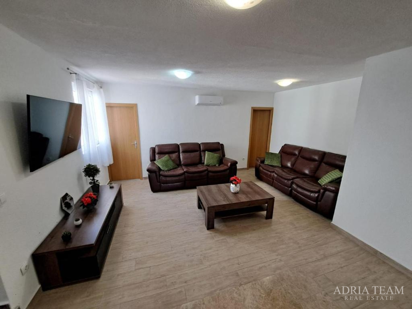 TROSOBNI APARTMAN S POGLEDOM NA MORE - MASLENICA
