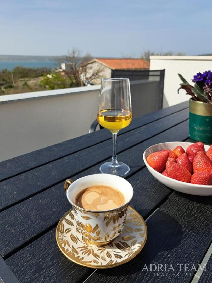 TROSOBNI APARTMAN S POGLEDOM NA MORE - MASLENICA