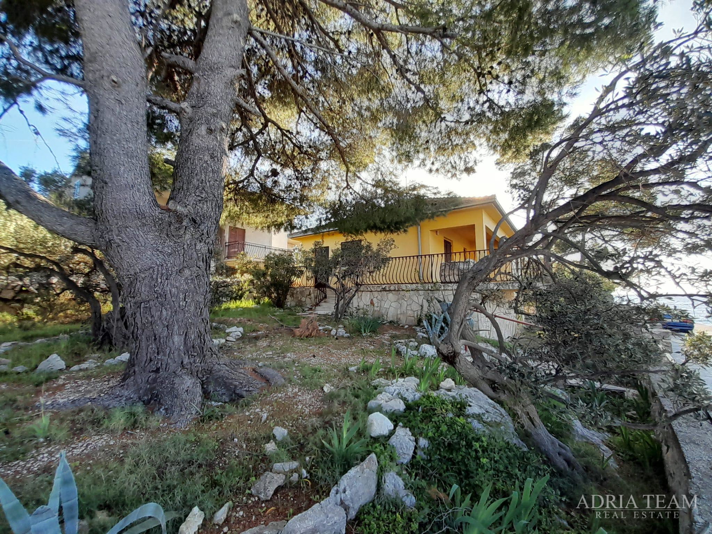 EKSKLUZIVNA PONUDA!! TOP POZICIJA!! PRVI RED DO MORA - KUĆA PRIZEMNICA S OTVORENIM POGLEDOM NA MORE, DRVENIK - DRVENIK VELIKI