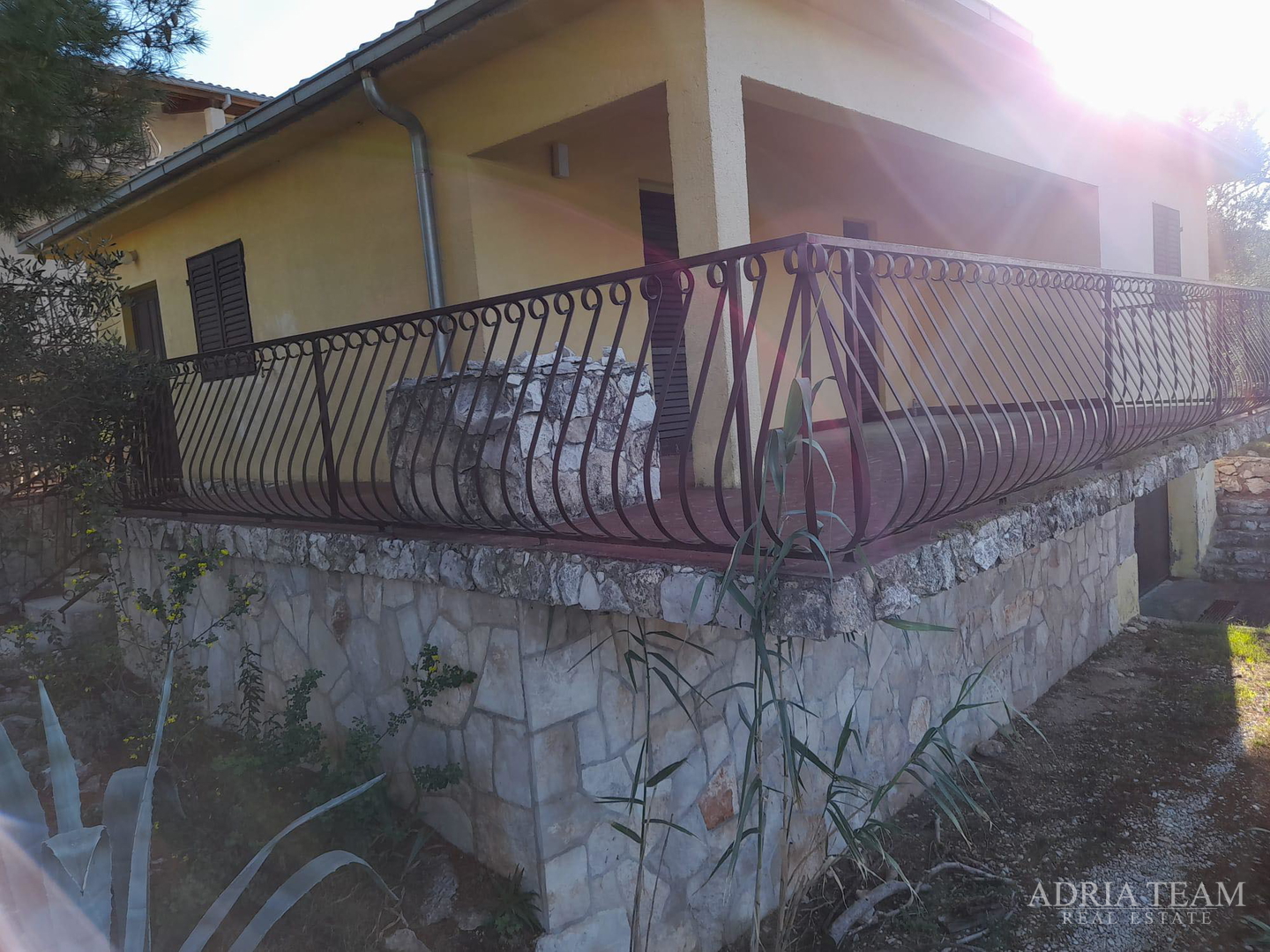 EKSKLUZIVNA PONUDA!! TOP POZICIJA!! PRVI RED DO MORA - KUĆA PRIZEMNICA S OTVORENIM POGLEDOM NA MORE, DRVENIK - DRVENIK VELIKI