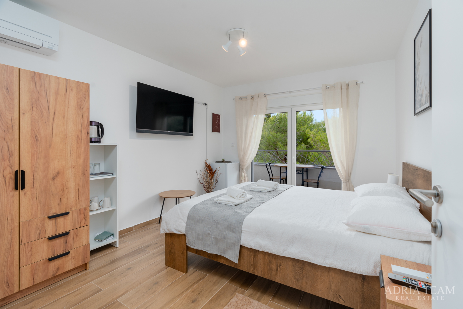 WOHNUNGEN IN EINEM WOHNHAUS - VIR