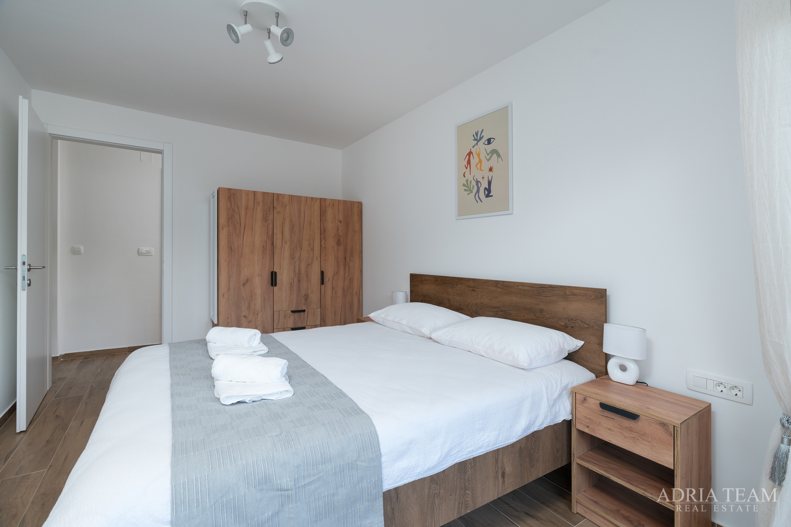 WOHNUNGEN IN EINEM WOHNHAUS - VIR