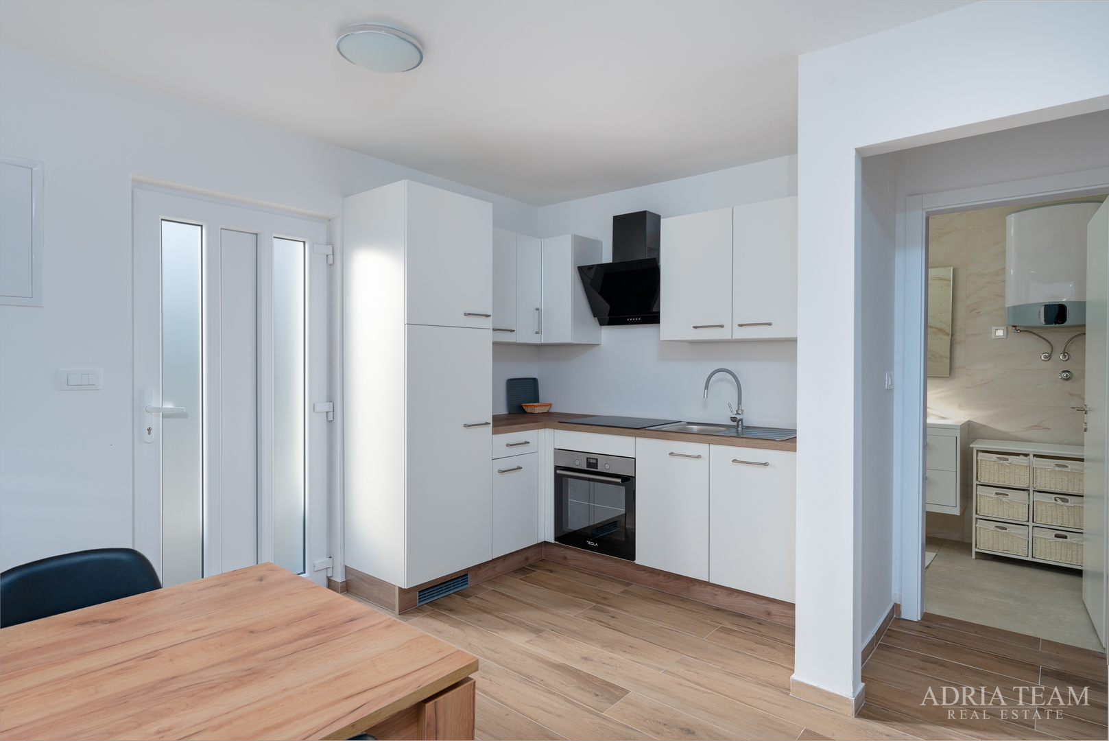 WOHNUNGEN IN EINEM WOHNHAUS - VIR