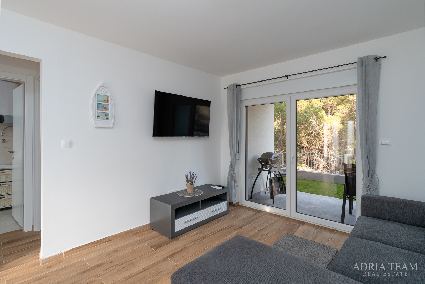 WOHNUNGEN IN EINEM WOHNHAUS - VIR