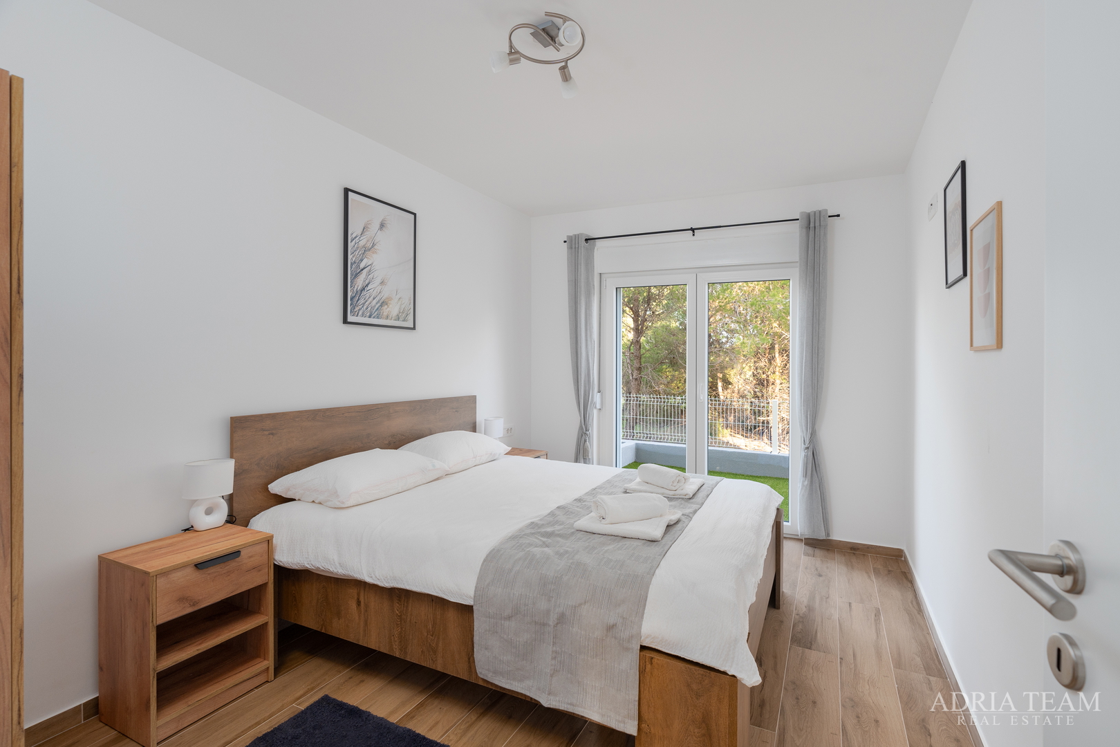 WOHNUNGEN IN EINEM WOHNHAUS - VIR
