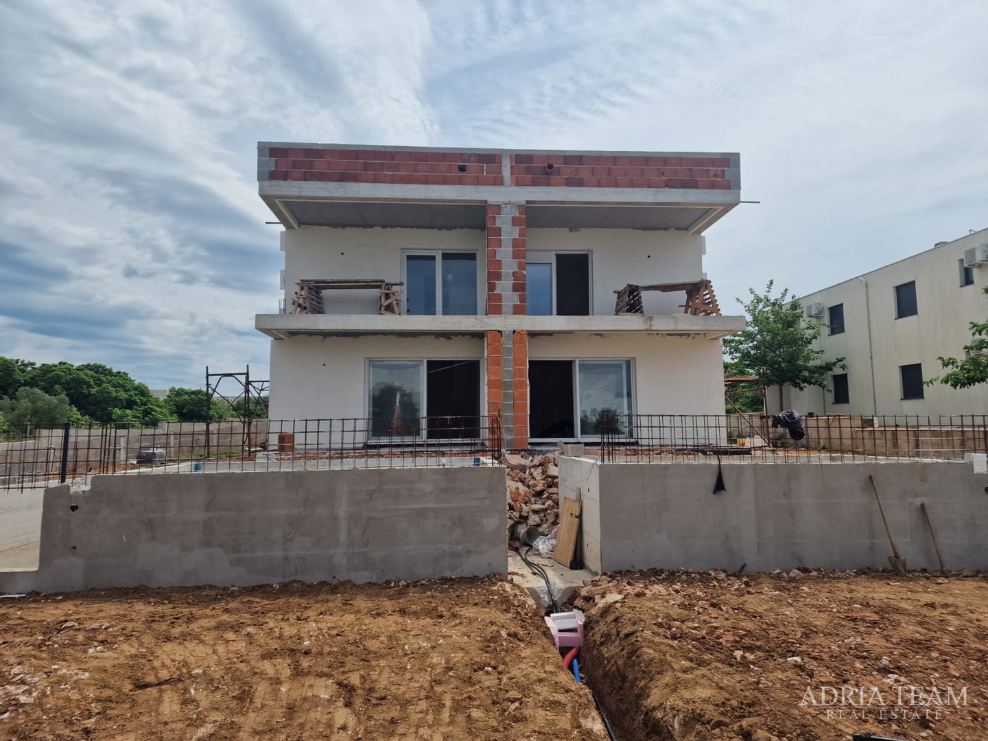 Two halves of a house with a pool, newly built - Privlaka