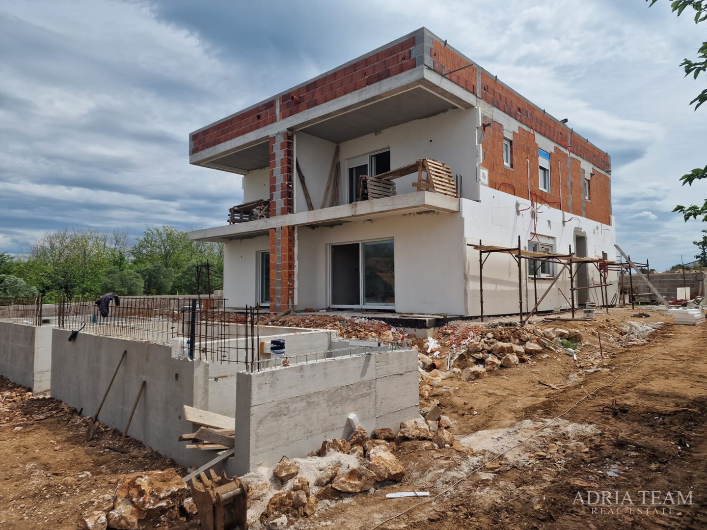 Two halves of a house with a pool, newly built - Privlaka
