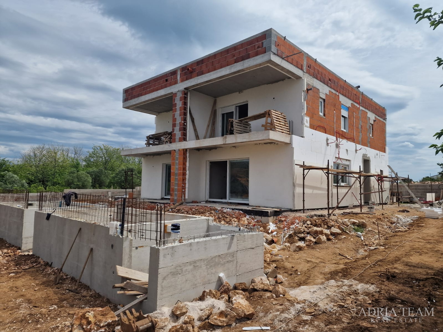 Two halves of a house with a pool, newly built - Privlaka