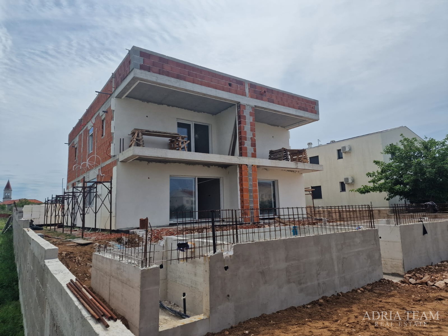 Two halves of a house with a pool, newly built - Privlaka