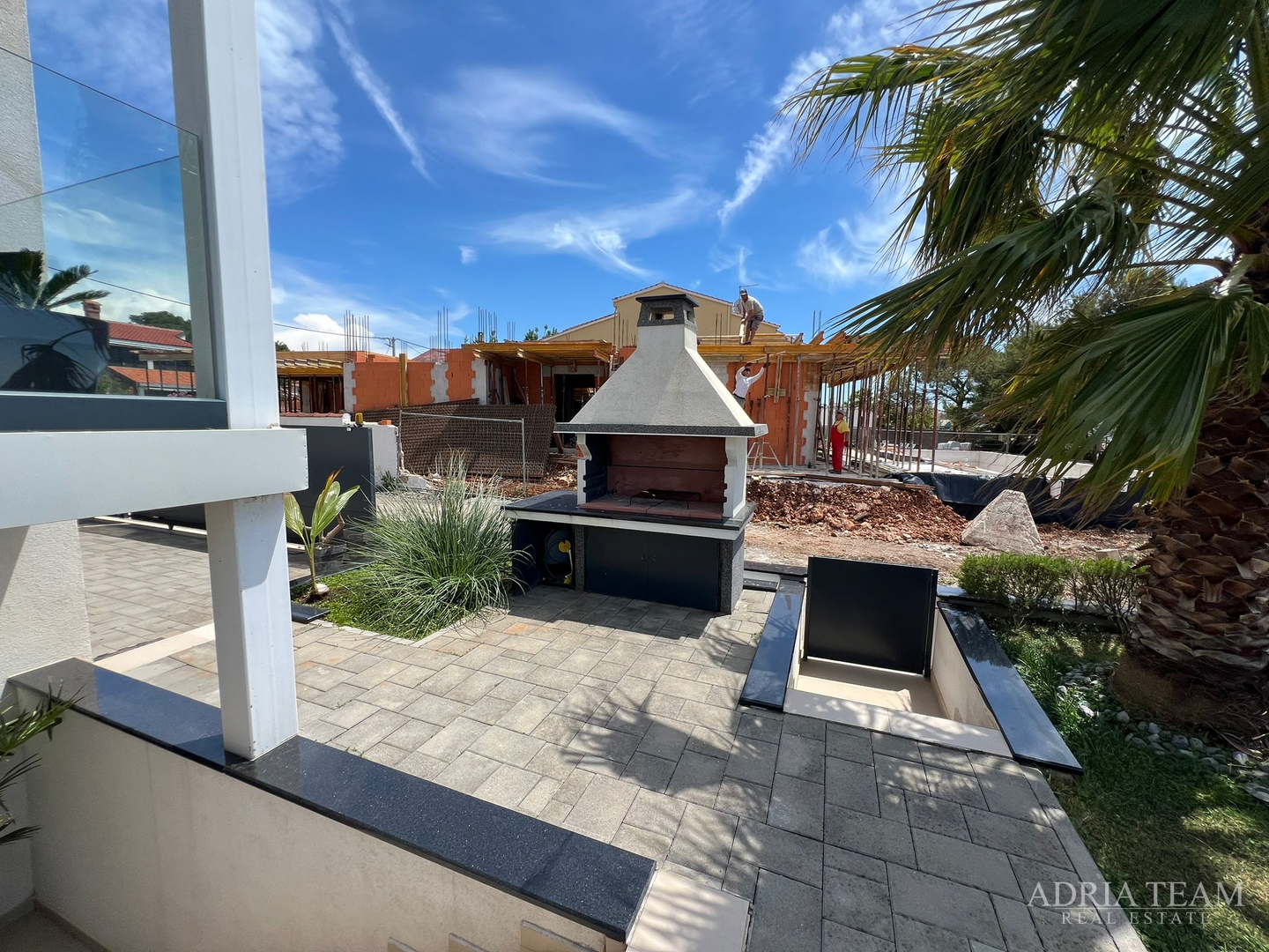 WOHNUNGEN IN ERSTER REIHE ZUM MEER, MODERN EINGERICHTET, WENIG GENUTZT, BIBINJE