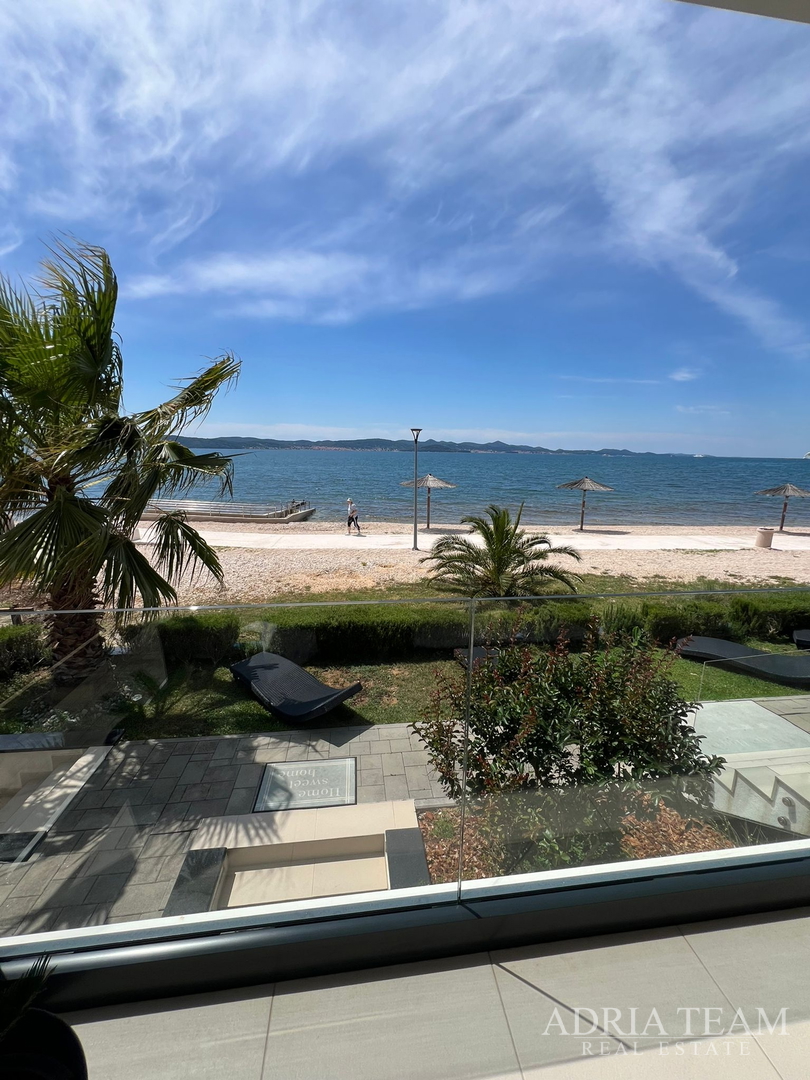 WOHNUNGEN IN ERSTER REIHE ZUM MEER, MODERN EINGERICHTET, WENIG GENUTZT, BIBINJE