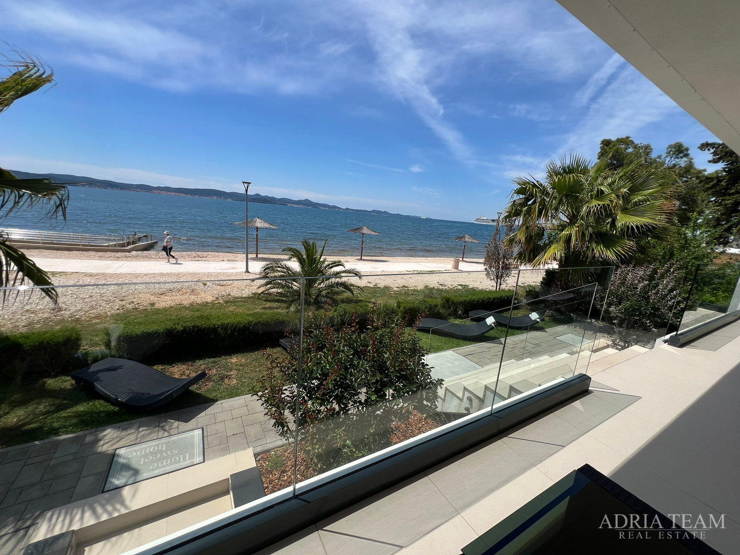 WOHNUNGEN IN ERSTER REIHE ZUM MEER, MODERN EINGERICHTET, WENIG GENUTZT, BIBINJE