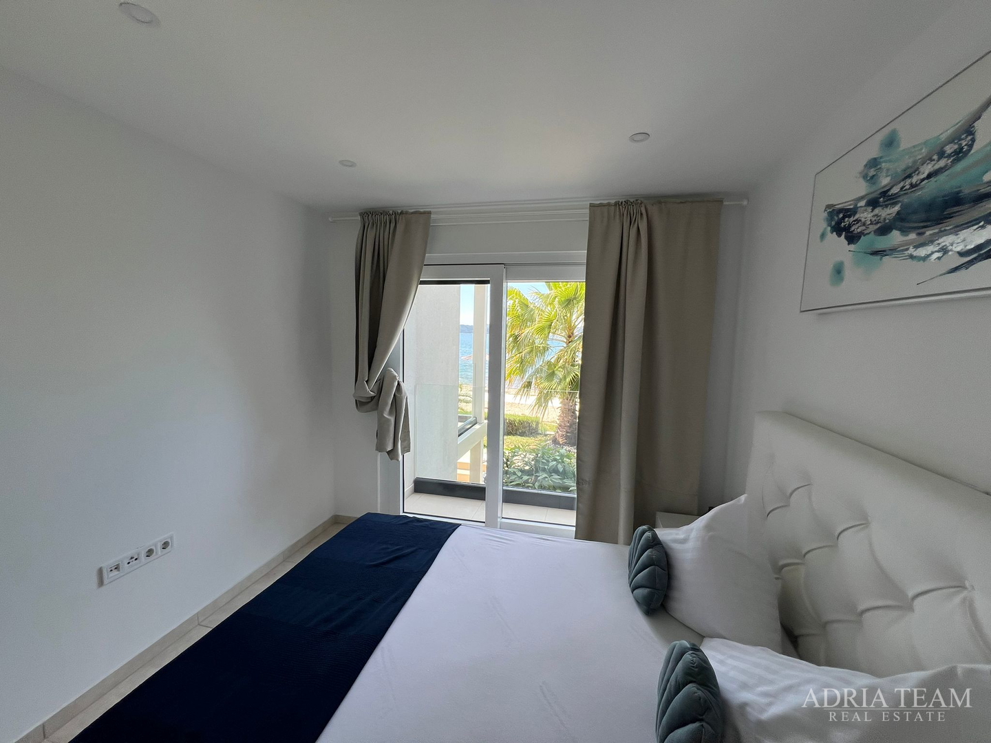 WOHNUNGEN IN ERSTER REIHE ZUM MEER, MODERN EINGERICHTET, WENIG GENUTZT, BIBINJE