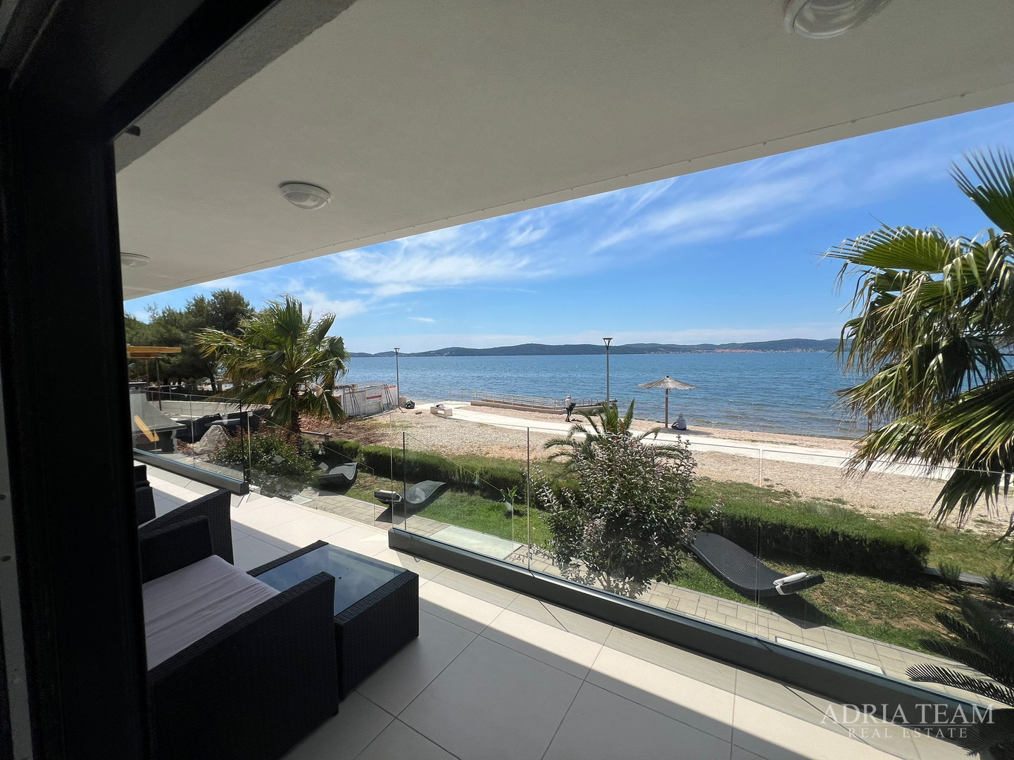 WOHNUNGEN IN ERSTER REIHE ZUM MEER, MODERN EINGERICHTET, WENIG GENUTZT, BIBINJE