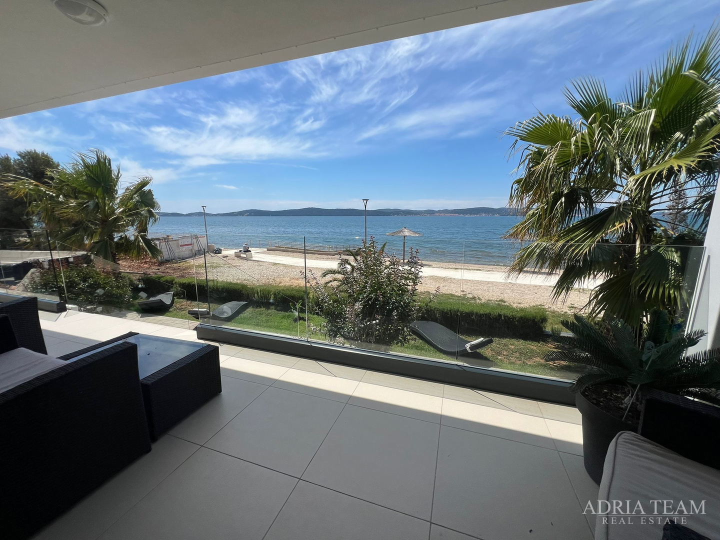 WOHNUNGEN IN ERSTER REIHE ZUM MEER, MODERN EINGERICHTET, WENIG GENUTZT, BIBINJE