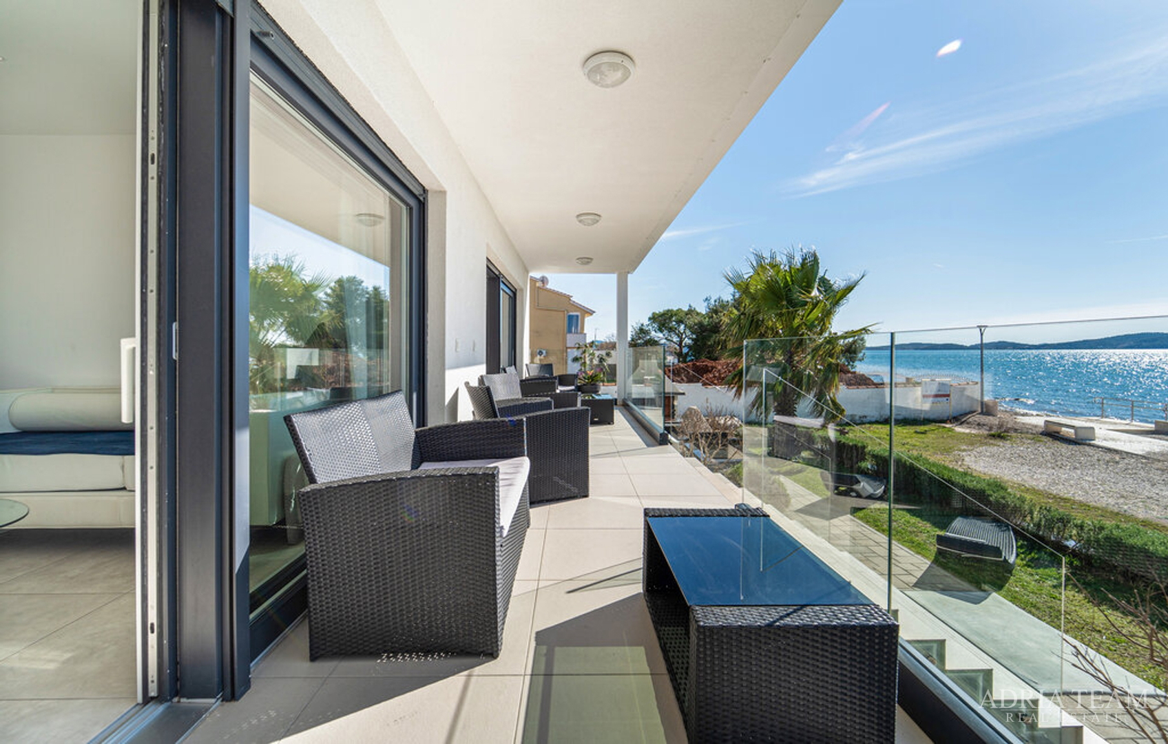 WOHNUNGEN IN ERSTER REIHE ZUM MEER, MODERN EINGERICHTET, WENIG GENUTZT, BIBINJE