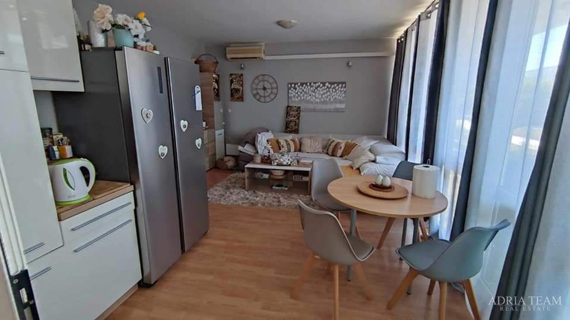 ONE BEDROOM APARTMENT, EXCELLENT OPPORTUNITY FOR COMMERCIAL OR RESIDENTIAL SPACE - BILI BRIG, ZADAR