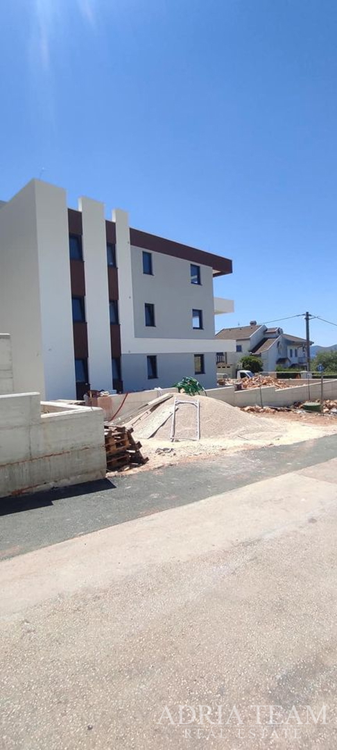 APARTMANI S POGLEDOM NA MORE. 150 m OD MORA, ZADAR - DIKLO