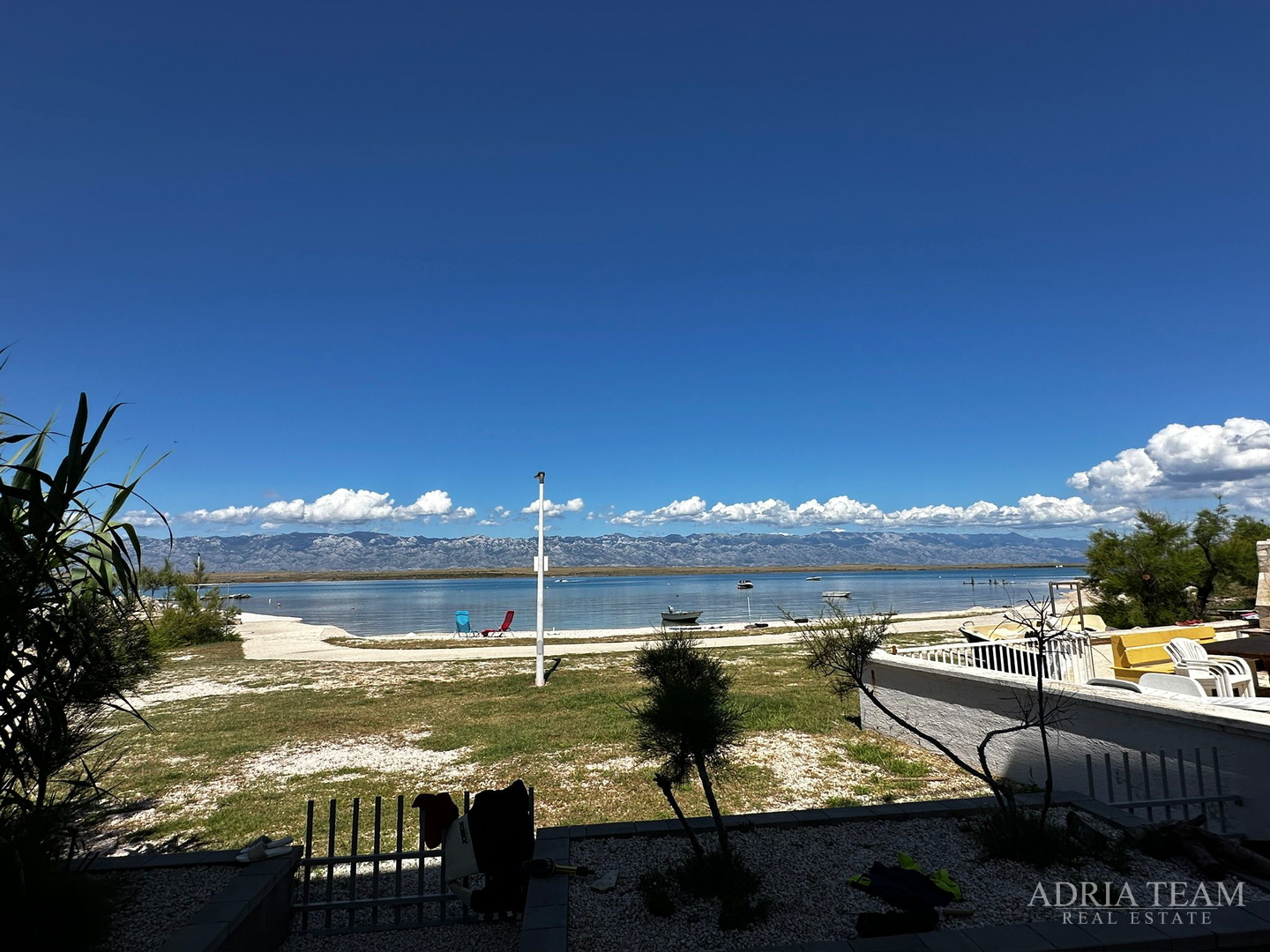APARTMENT IN THE FIRST ROW TO THE SEA, FULLY FURNISHED - VIR