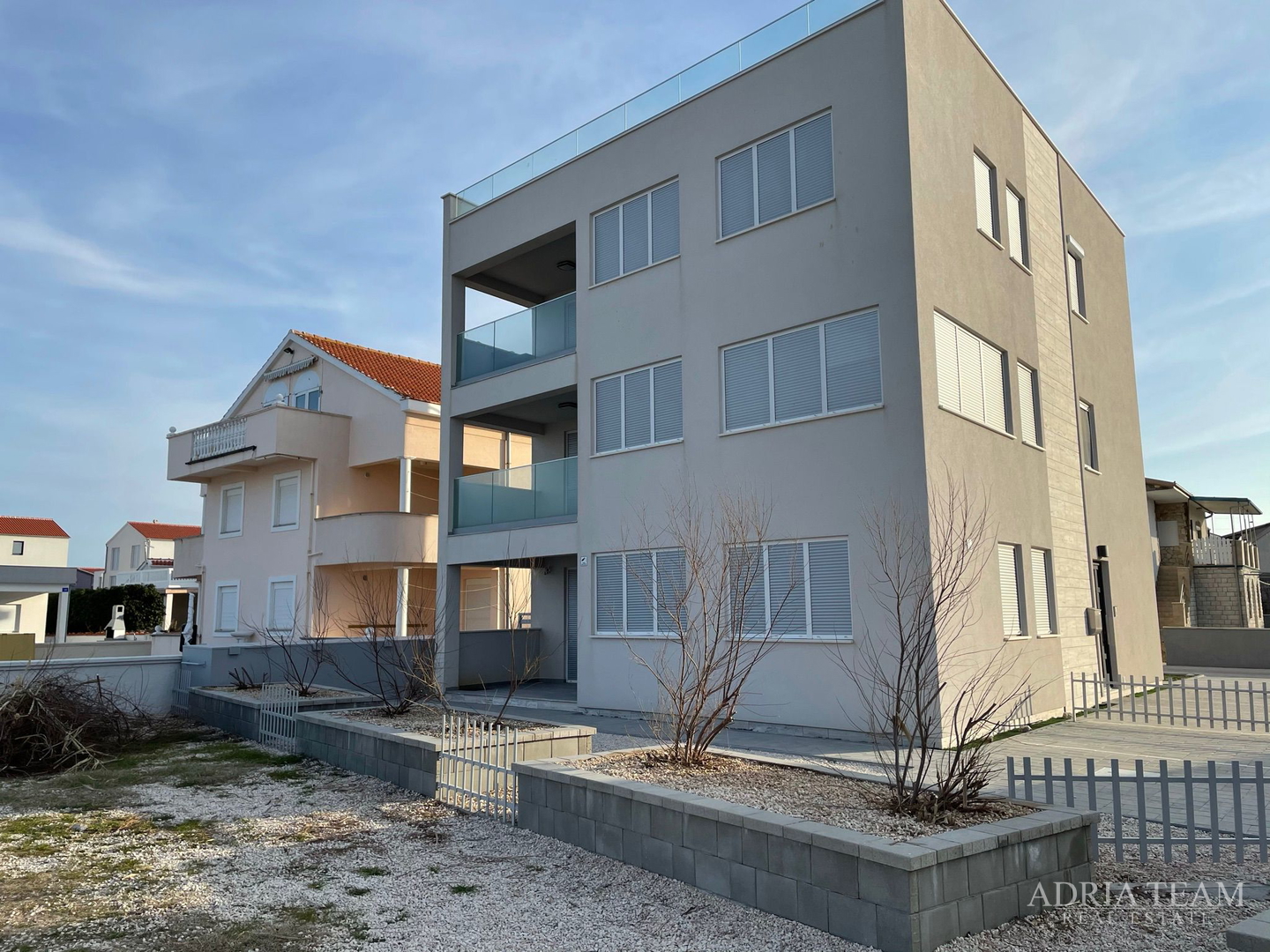 APARTMENT IN THE FIRST ROW TO THE SEA, FULLY FURNISHED - VIR