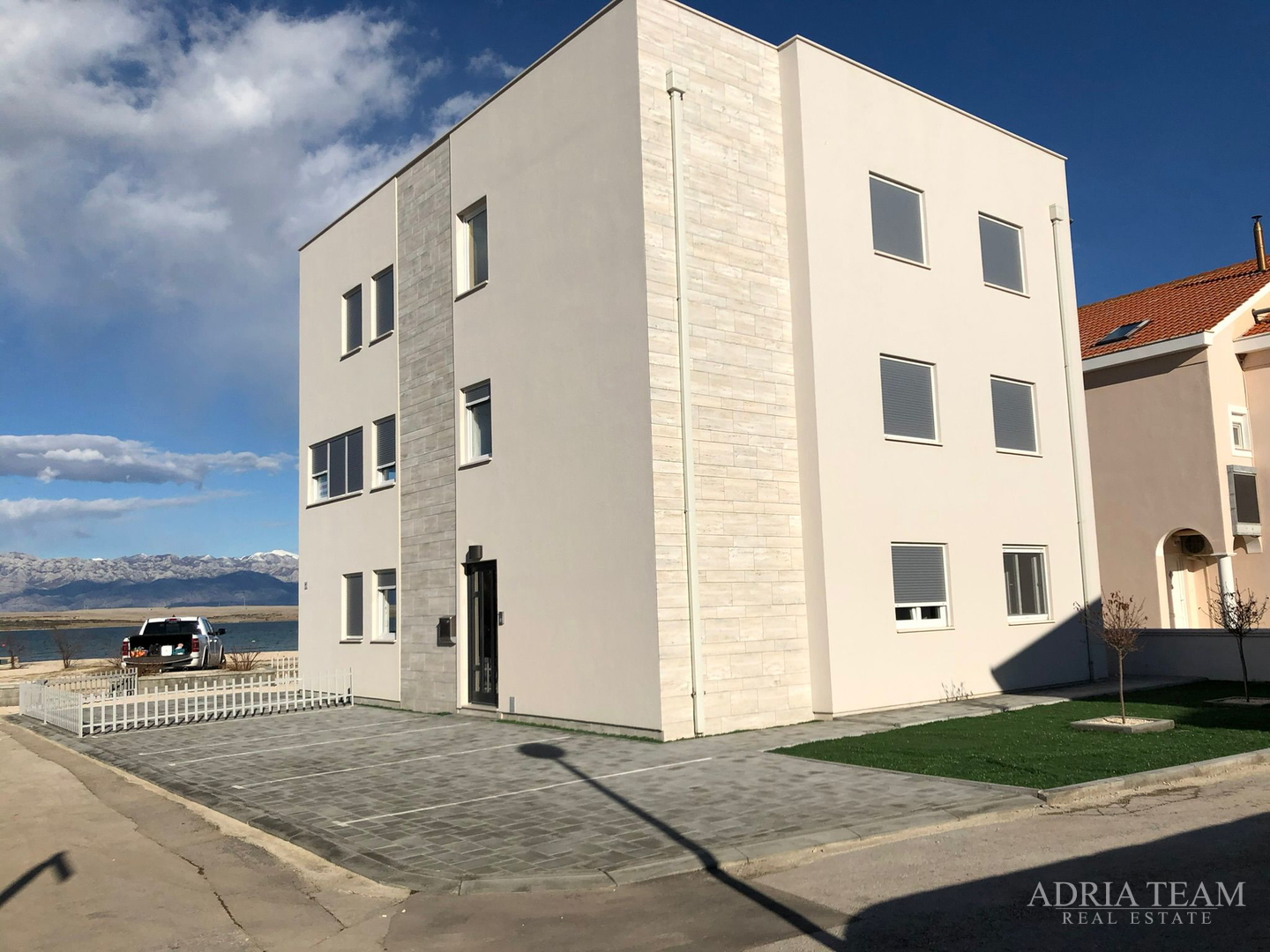 APARTMENT IN THE FIRST ROW TO THE SEA, FULLY FURNISHED - VIR
