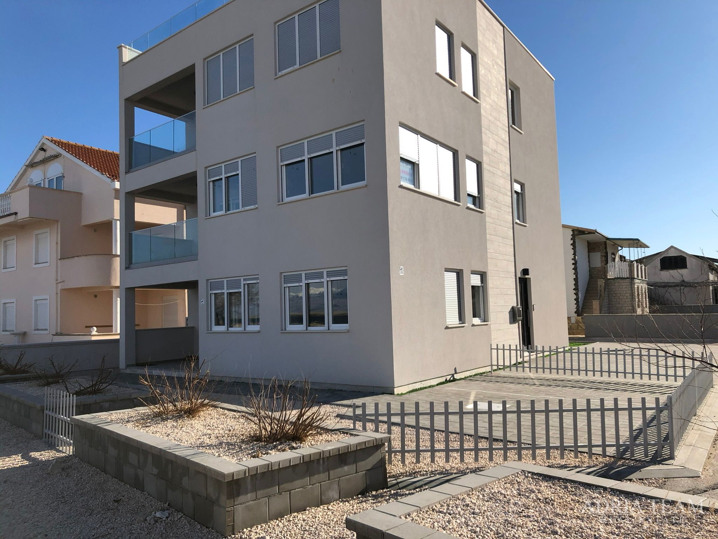 APARTMENT IN THE FIRST ROW TO THE SEA, FULLY FURNISHED - VIR