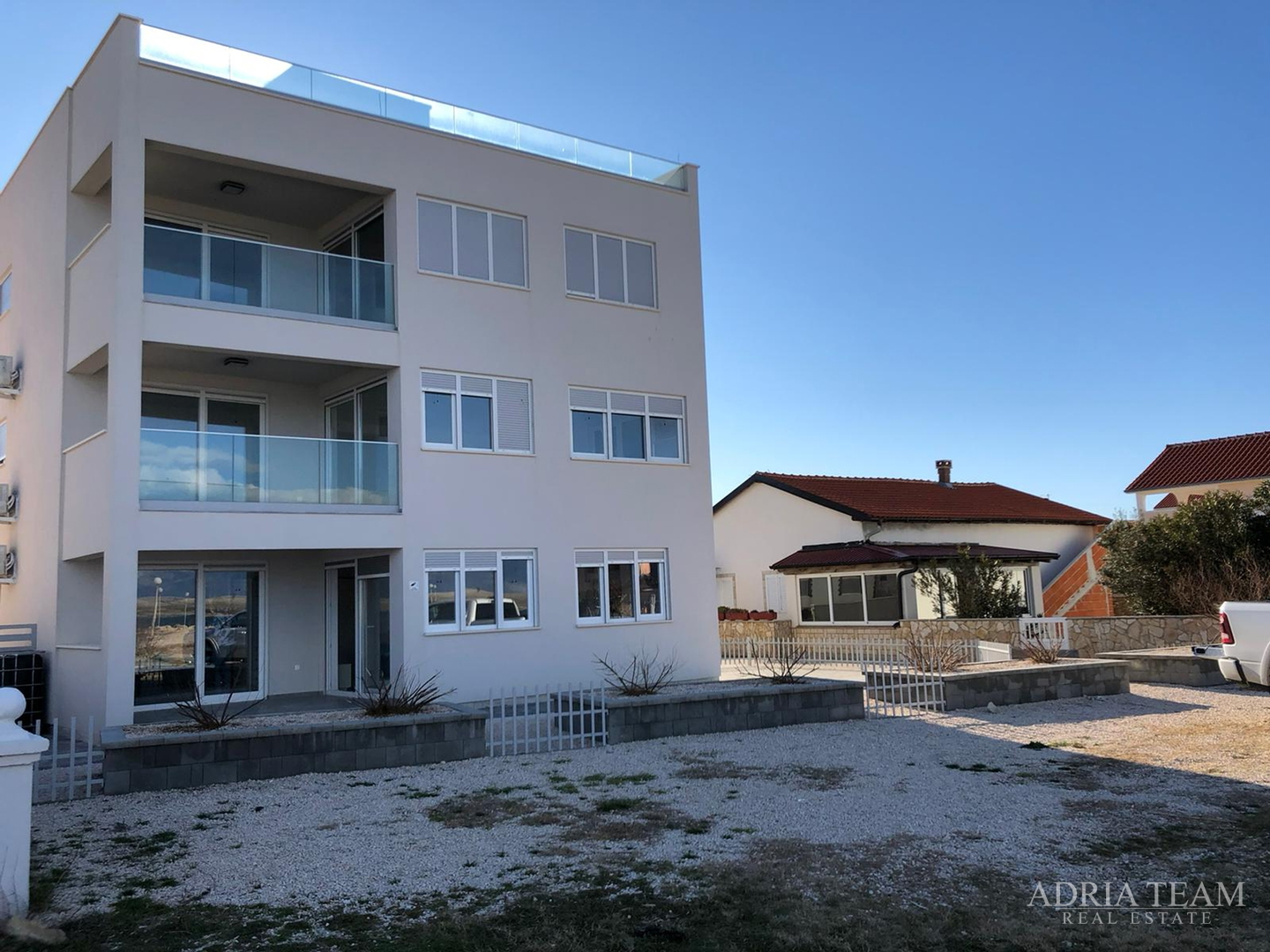 APARTMENT IN THE FIRST ROW TO THE SEA, FULLY FURNISHED - VIR