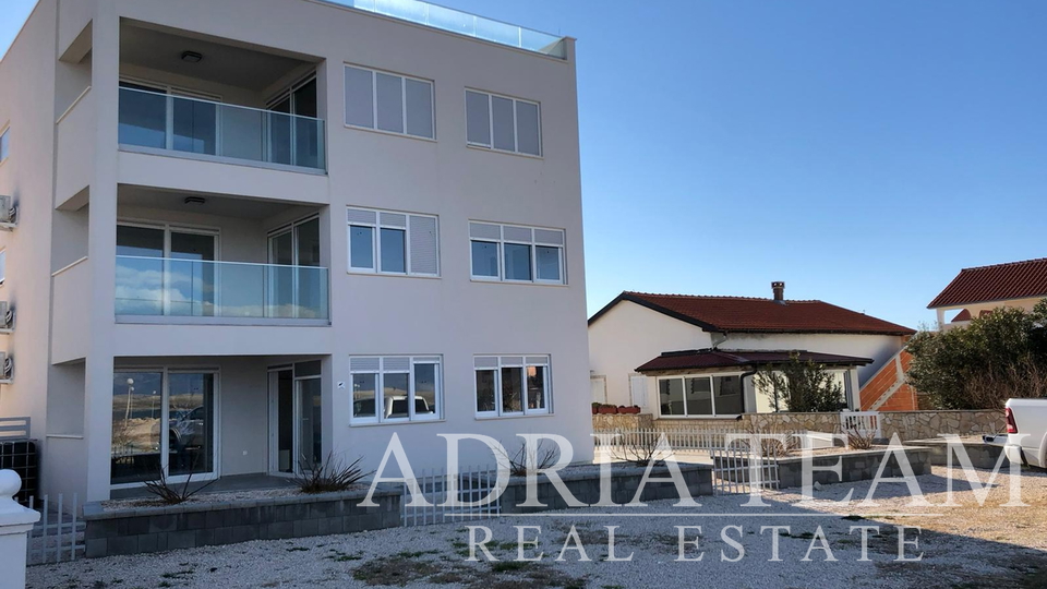 APARTMÁN V PRVNÍ ŘADĚ K MOŘI, KOMPLETNĚ ZAŘÍZENÝ - VIR