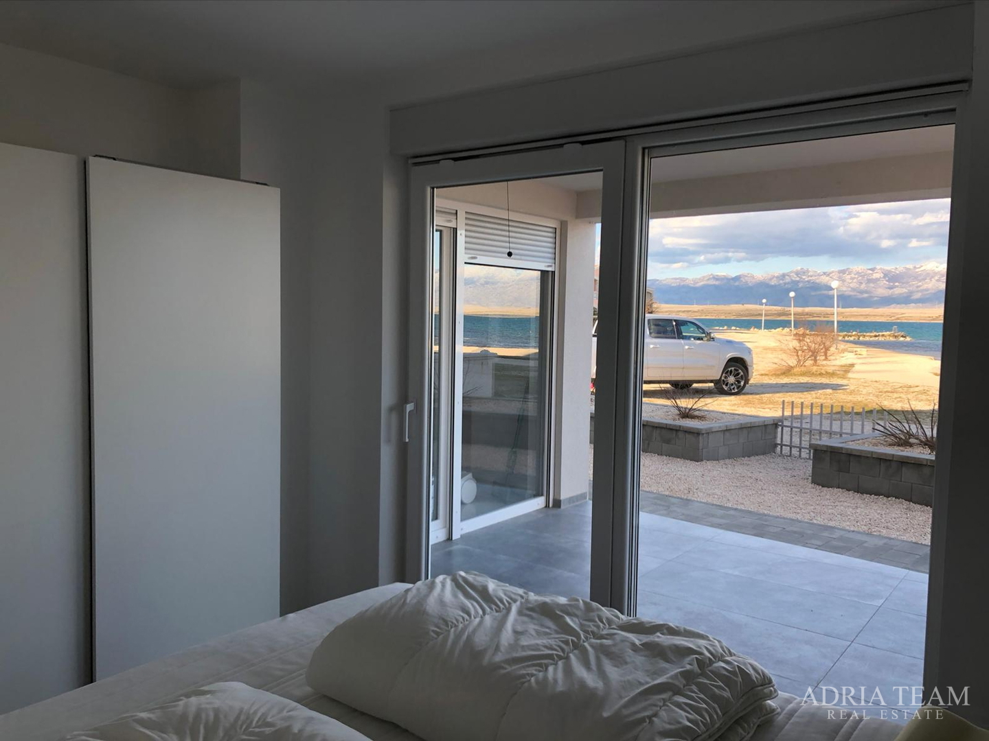APARTMENT IN THE FIRST ROW TO THE SEA, FULLY FURNISHED - VIR