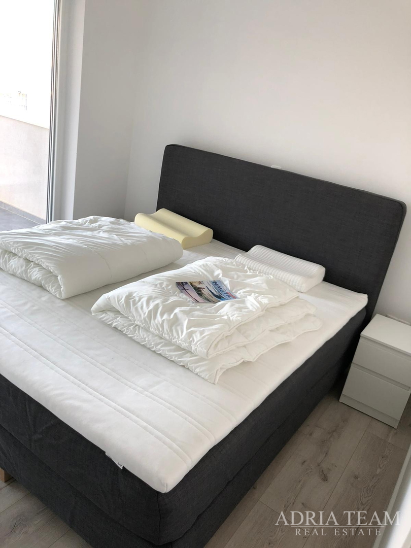 APARTMENT IN THE FIRST ROW TO THE SEA, FULLY FURNISHED - VIR