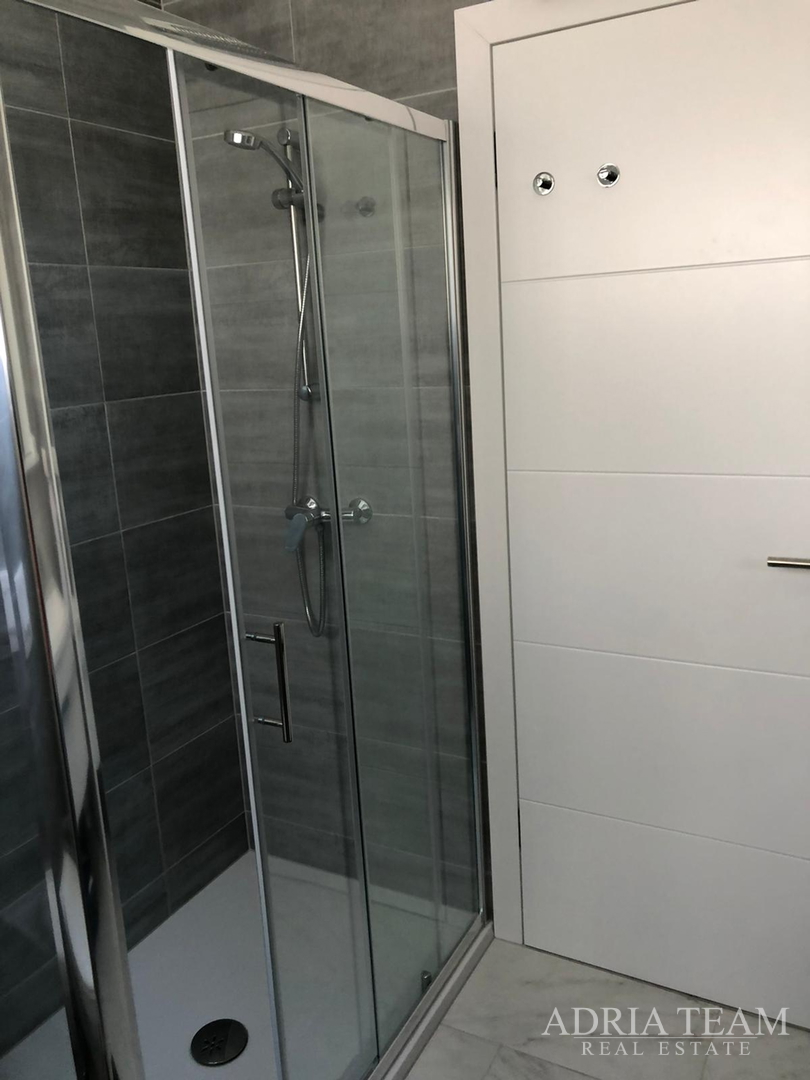 APARTMENT IN THE FIRST ROW TO THE SEA, FULLY FURNISHED - VIR
